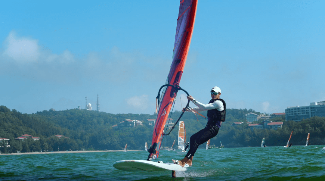 海滩冲浪训练营,感受浪花上的运动激情 海滩冲浪训练营,感受浪花上的运动激情