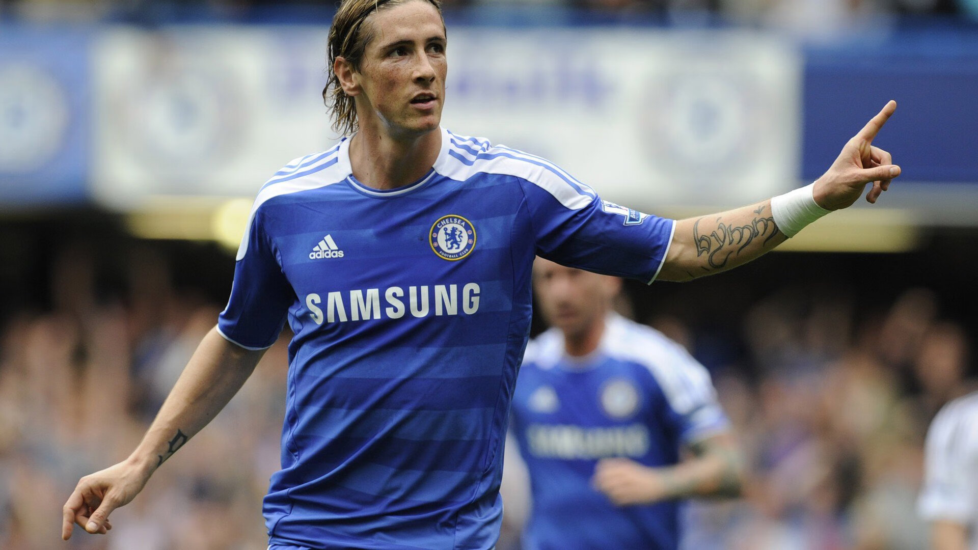 德甲高潮对决:多特在补时绝杀拜仁,积分榜格局变换,德甲冠军多特蒙德