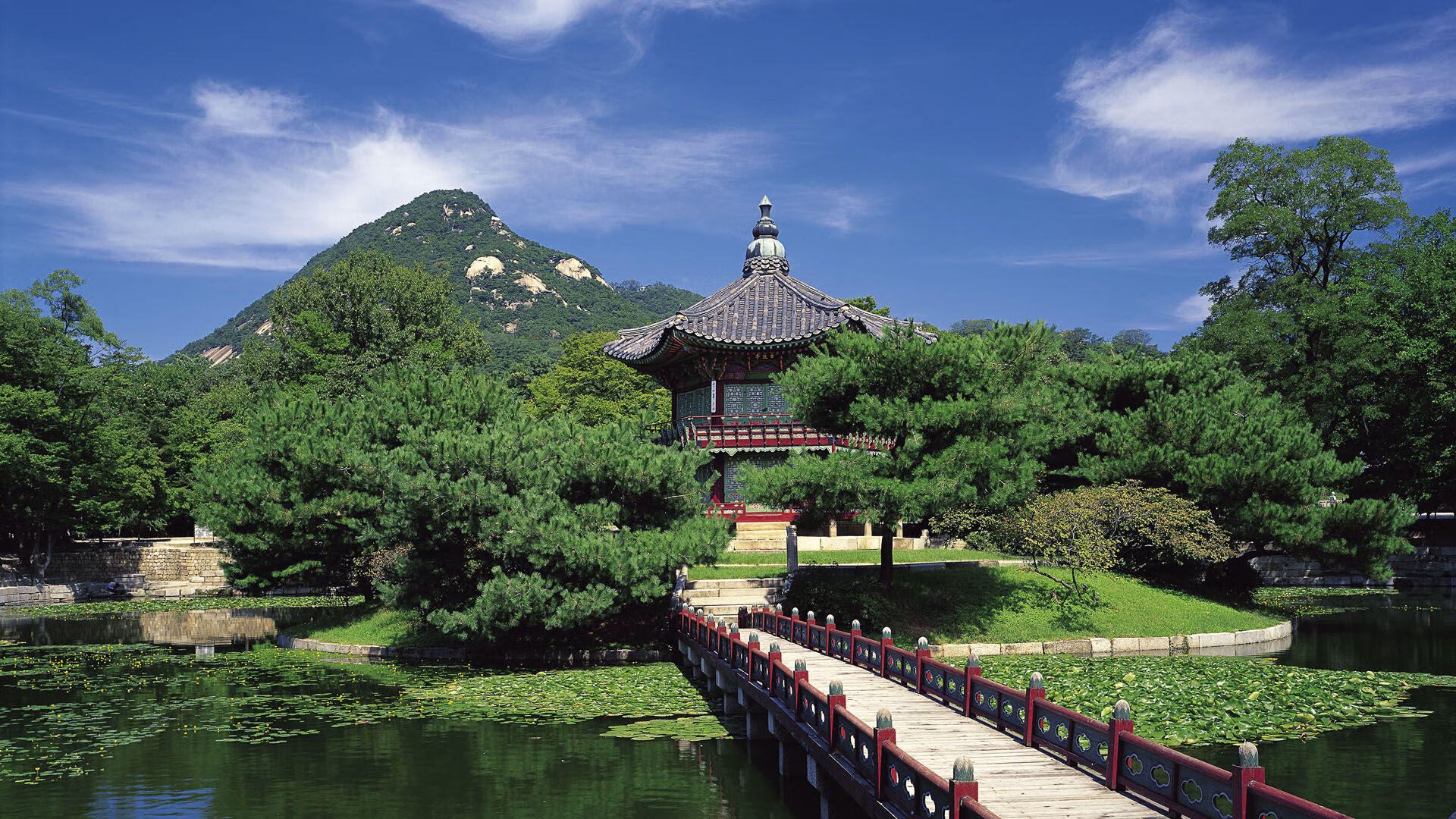 乐鱼（LEYU）体育-西甲冲突升级！裁判判罚引发争议，西甲规则