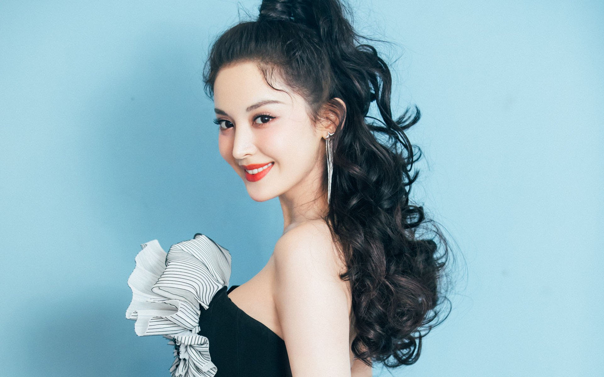 下载乐鱼体育APP-斯洛特：球队表现超出预期，目标是欧冠，斯特洛尔