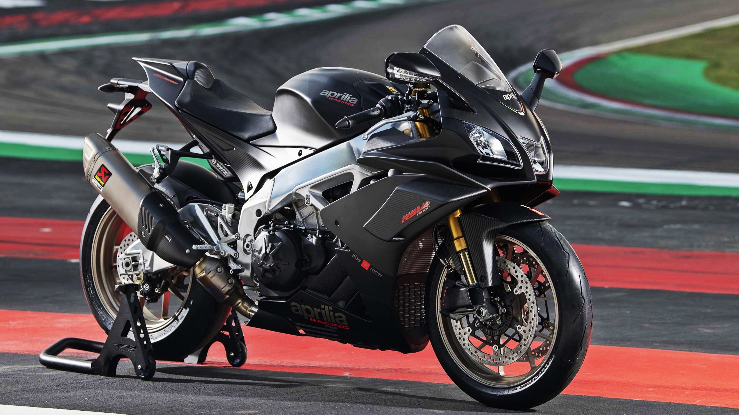 维拉控制比赛节奏减少不必要犯规,维拉主q