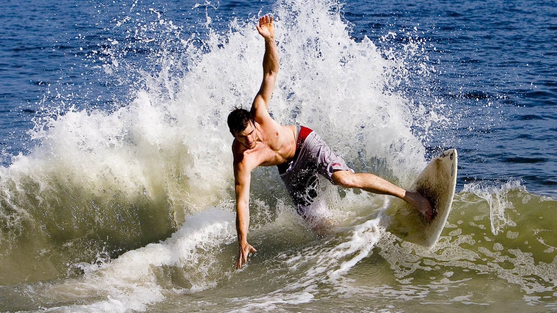 “天灾人祸,无所畏惧!”——面对极端自然的赛车英雄,赛车灾难电影