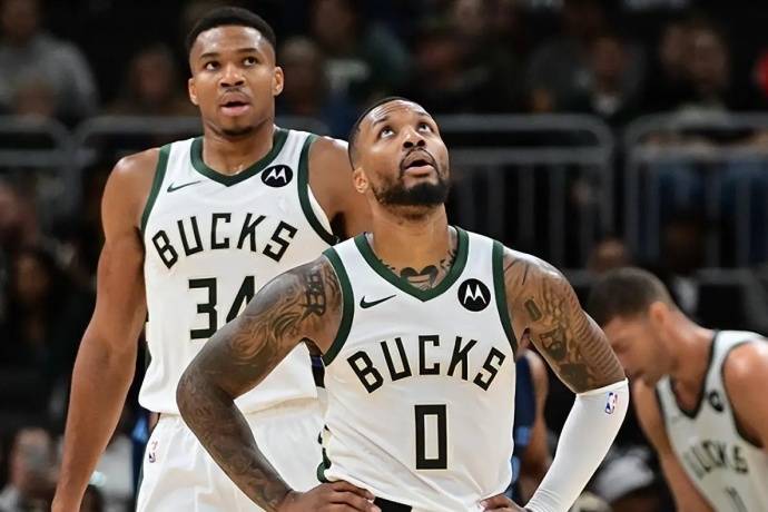 包含乐鱼体育:雄鹿队字母哥的伤病恢复情况：能否在新赛季保持健康？的词条