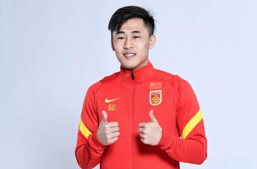 乐鱼体育:年轻球员戴伟浚“技术扶贫”,球迷:中国足球的希望全靠他了?的简单介绍 乐鱼体育:年轻球员戴伟浚“技术扶贫”,球迷:中国足球的希望全靠他了?的简单介绍